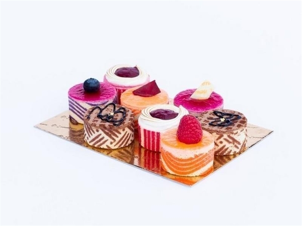 Bavaroise petit fours 8 stuks
